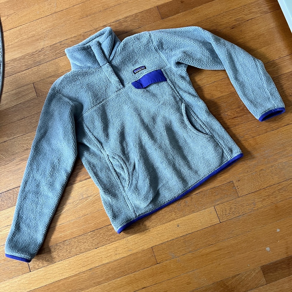 Patagonia women’s Gray Fleece Sweater with purple trim size medium